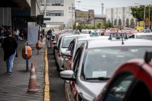 Porto Alegre: EPTC libera corredores de ônibus para táxis em dias de jogos do Internacional