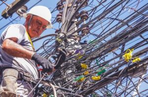 Porto Alegre: Multas da prefeitura por fios soltos são mantidas após Justiça negar pedido da CEEE