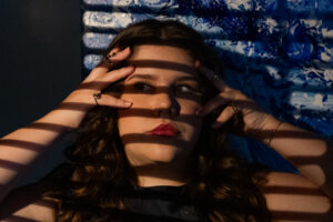 Aos 22 anos, Amanda Vontobel lança primeiro álbum com clássicos que vão de Vitor Ramil a Robert Schumann